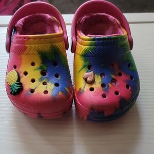 CROCS Kids  Fur Lined Rainbow Tie-Dye Clogs